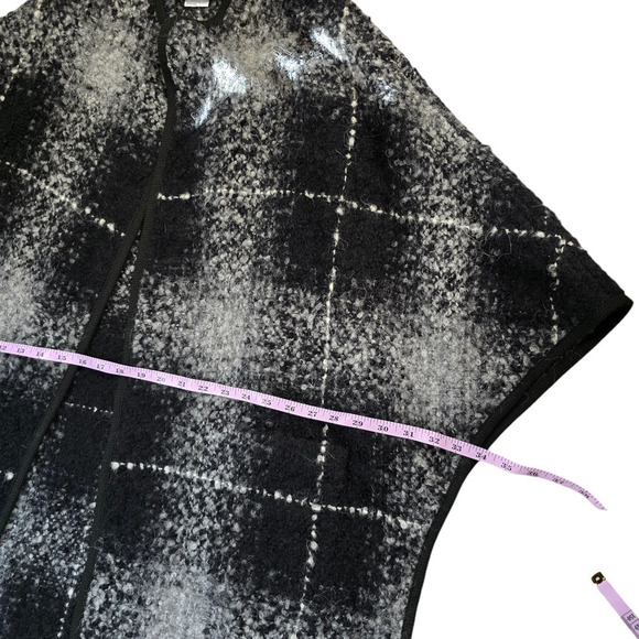 Akris Punto wool alpaca nylon blend shawl fuzzy size 10 medium plaid - Picture 6 of 7
